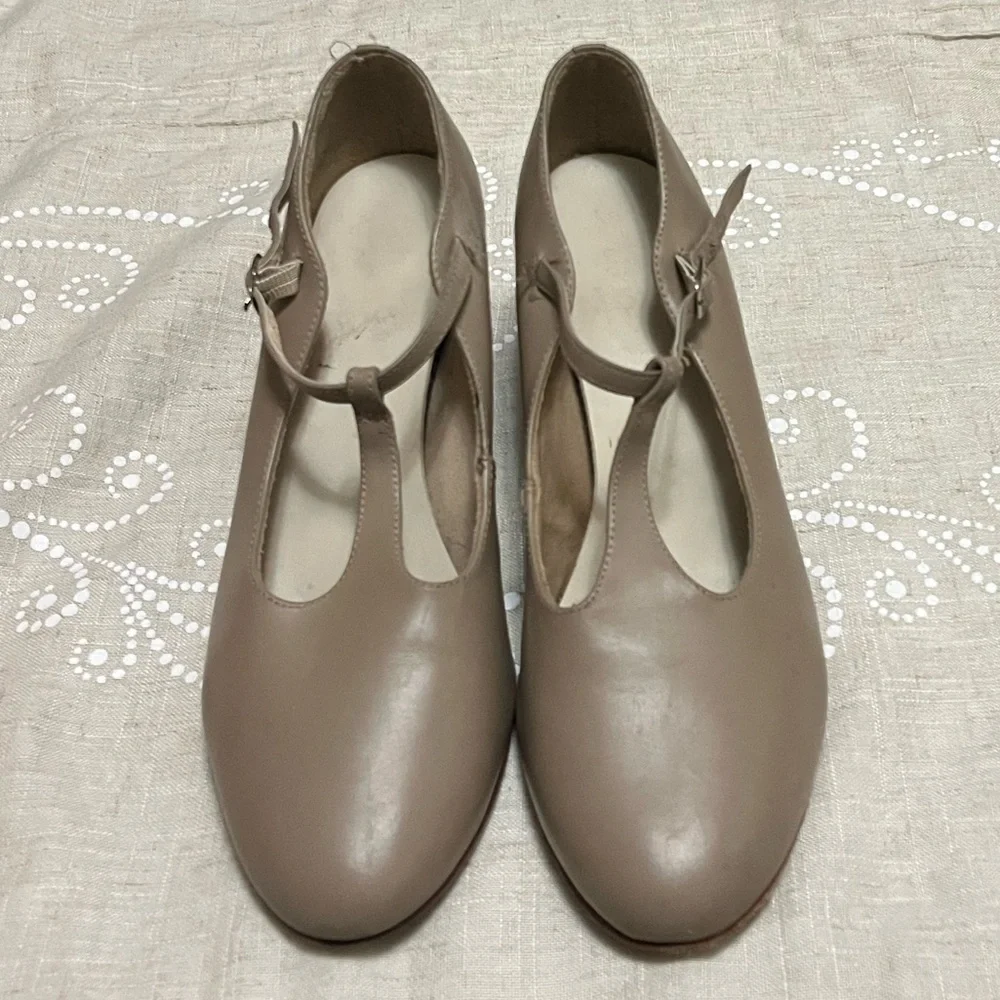 Capizio like Dance shoes. Character. leather size 9